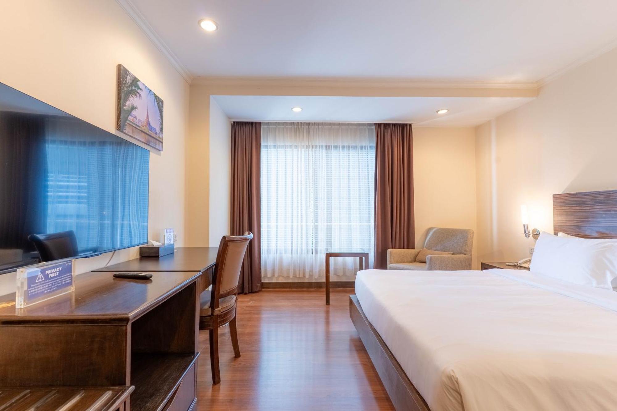 Journeyhub Sukhumvit 26, Bangkok - Formerly St James Hotel Esterno foto
