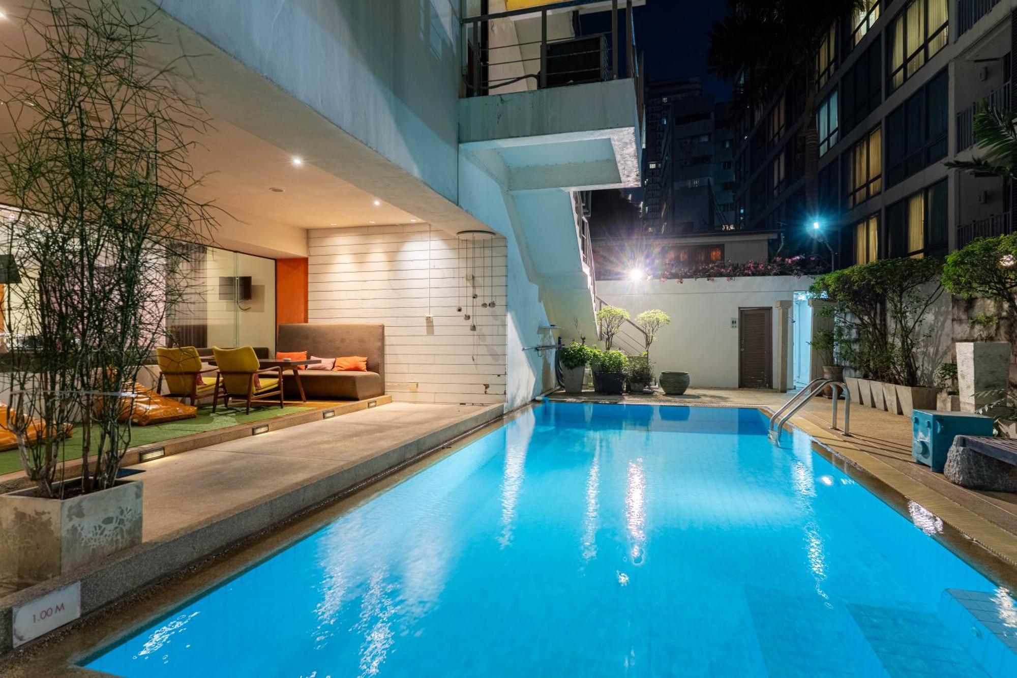Journeyhub Sukhumvit 26, Bangkok - Formerly St James Hotel Esterno foto
