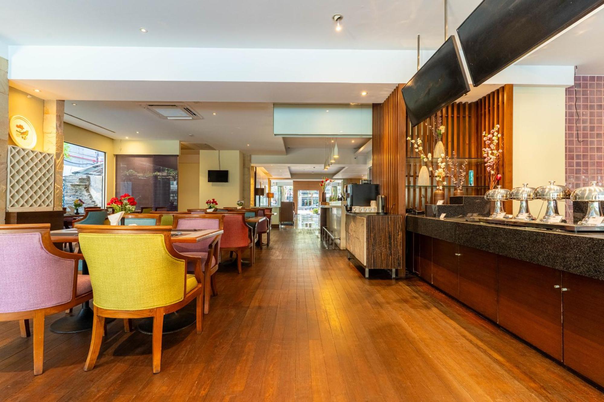 Journeyhub Sukhumvit 26, Bangkok - Formerly St James Hotel Esterno foto